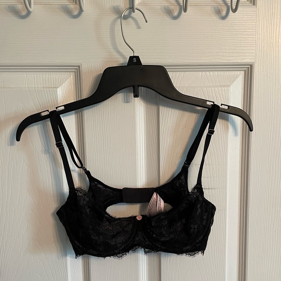Victoria's Secret Bra - Picture 3 of 7